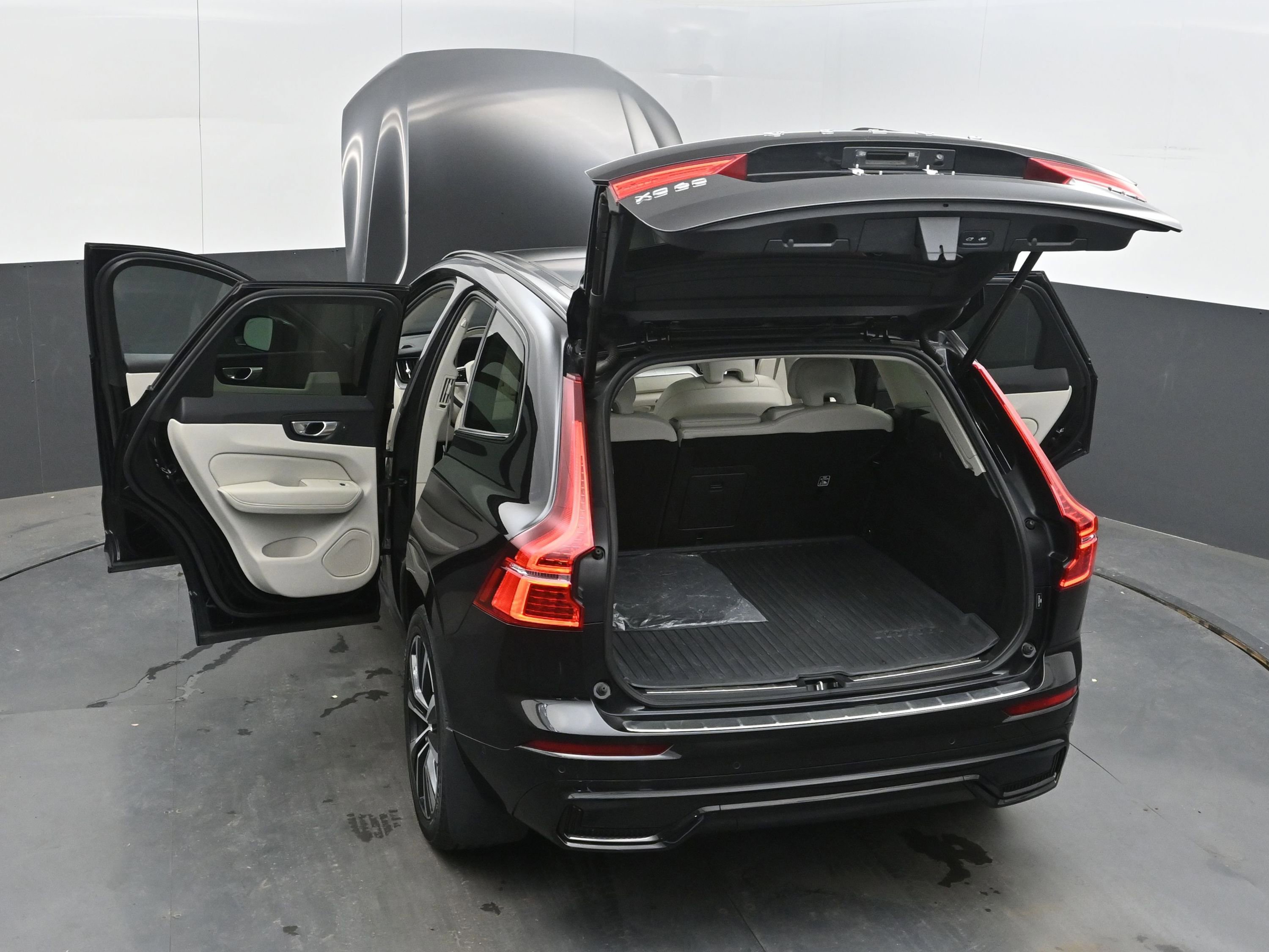 Used 2023 Volvo XC60 B5 Plus w/ Climate Package image 42