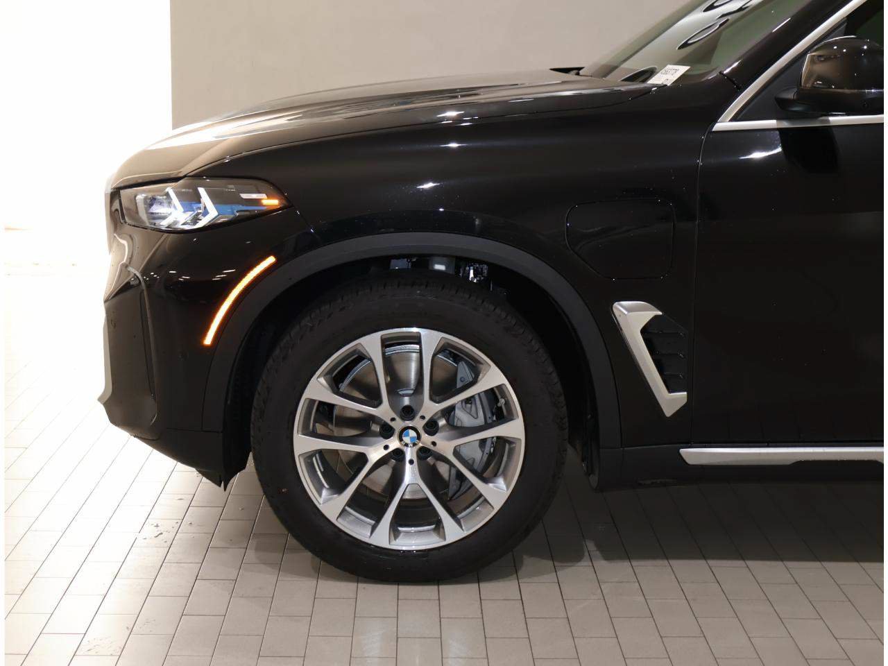 Used 2026 BMW X5 xDrive50e w/ Premium Package AWD/4WD image 4