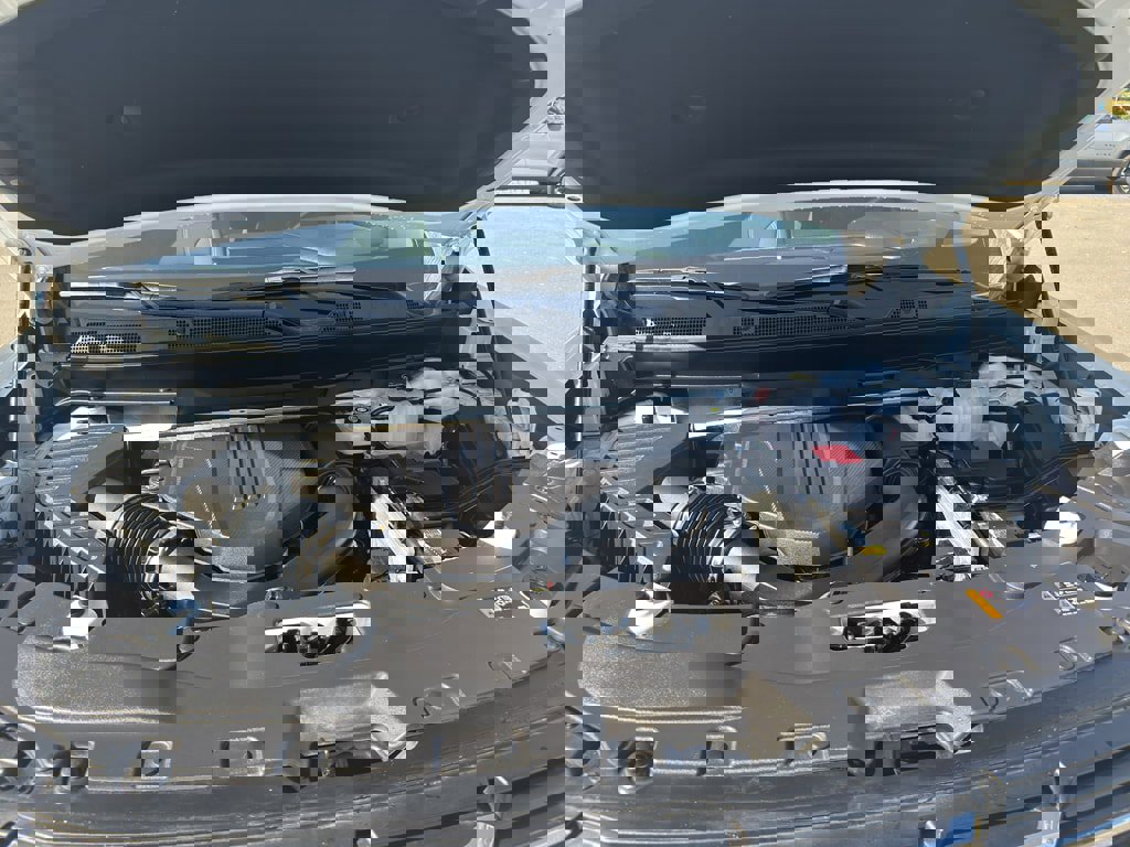 Used 2025 GMC Acadia Elevation image 11