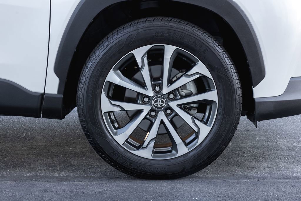 Certified 2024 Toyota Corolla Cross XLE w/ Convenience Package image 4