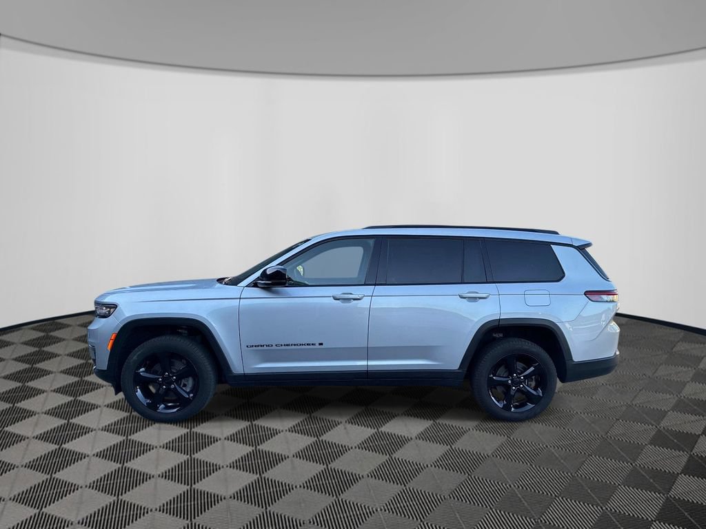 Used 2024 Jeep Grand Cherokee L Limited w/ Black Appearance Package AWD/4WD image 4