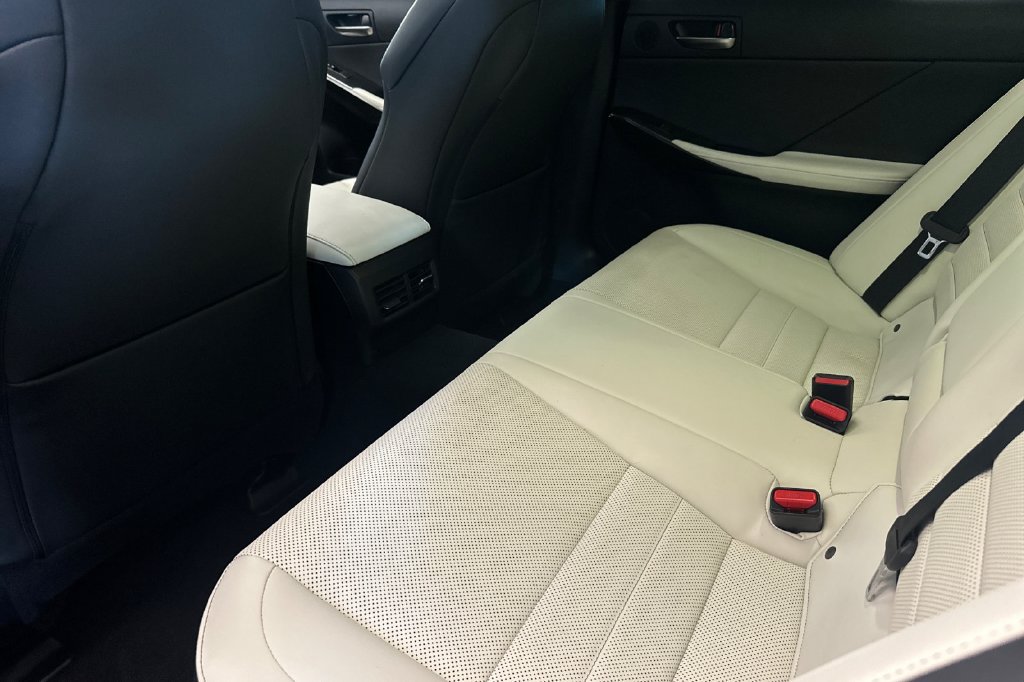 Used 2025 Lexus IS 500 RWD image 12