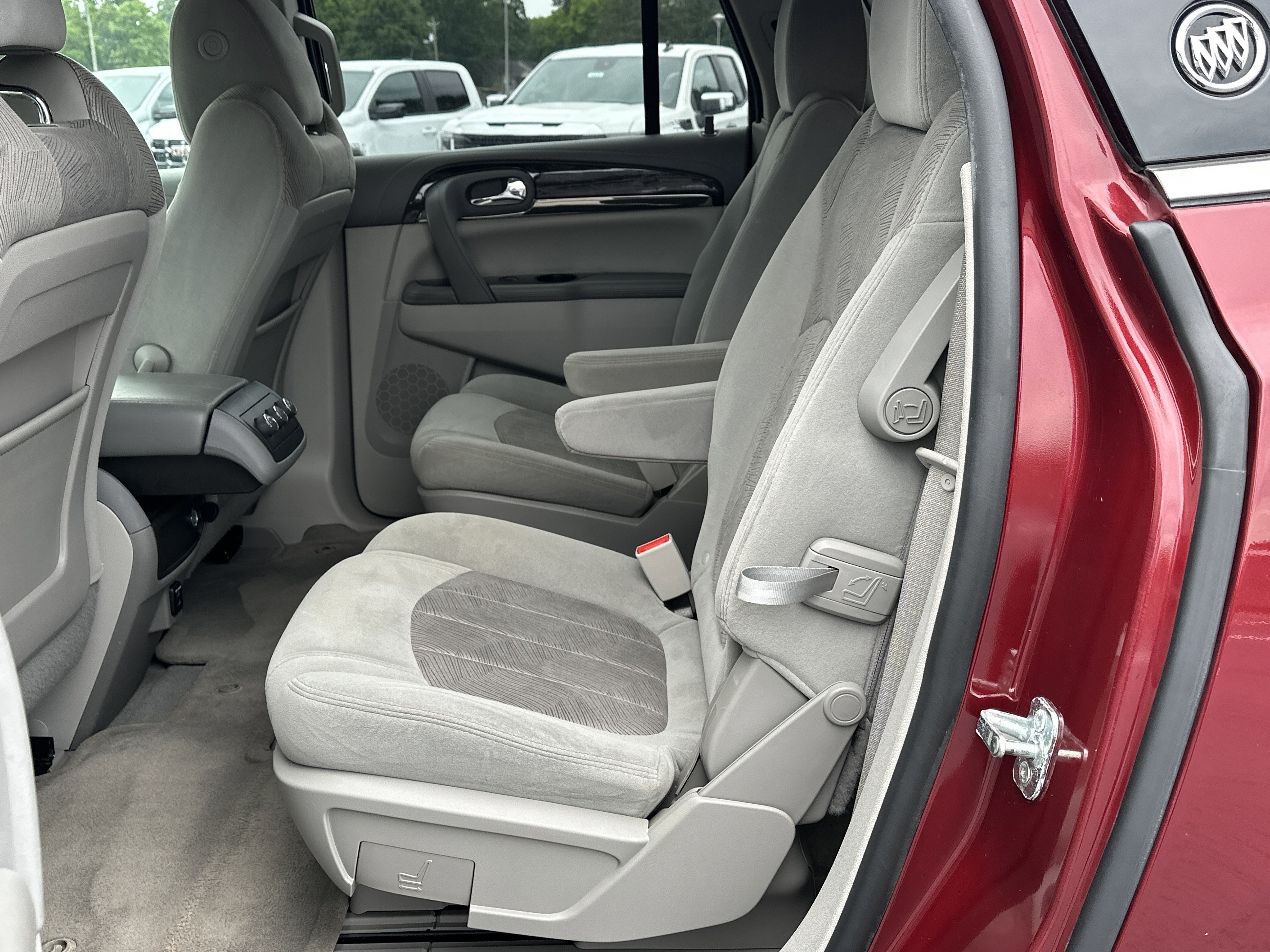 Used 2015 Buick Enclave Convenience w/ Trailering Package FWD image 16