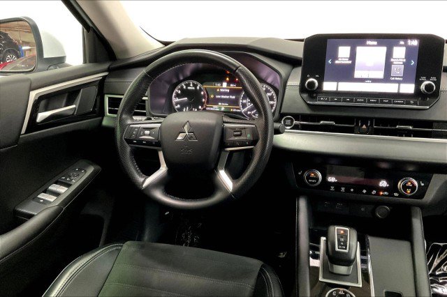 Used 2024 Mitsubishi Outlander SE image 5