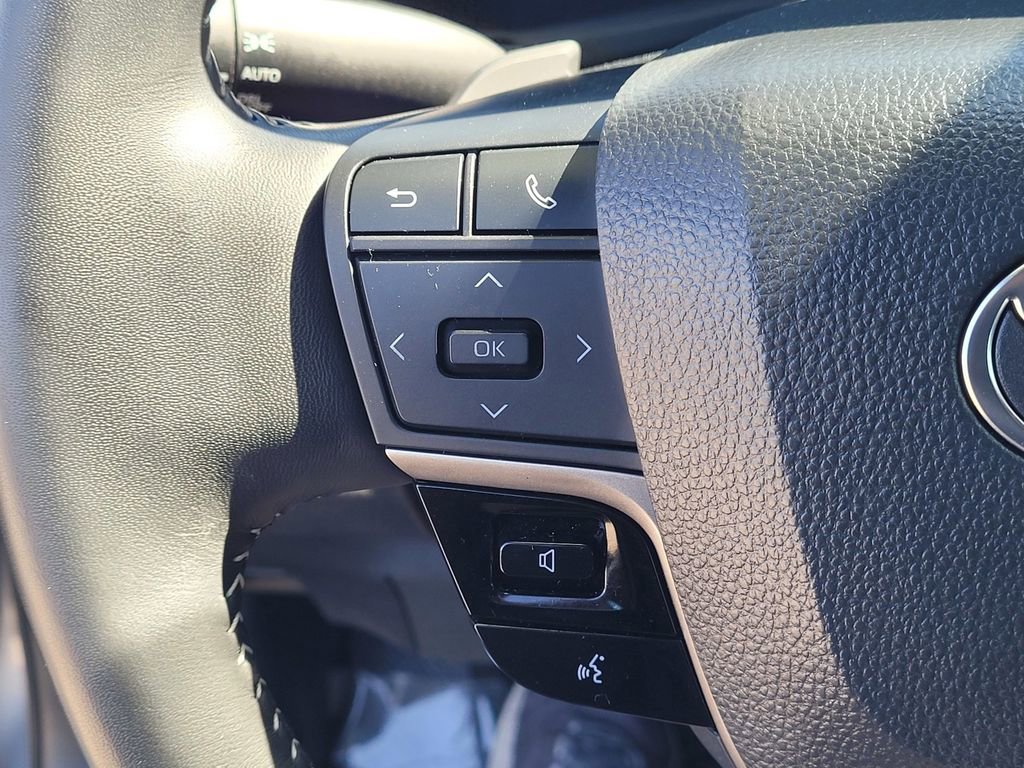 Used 2025 Toyota Camry SE w/ Convenience Package image 13