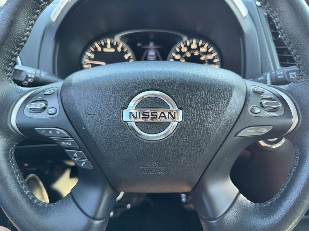 Used 2020 Nissan Pathfinder SV image 18