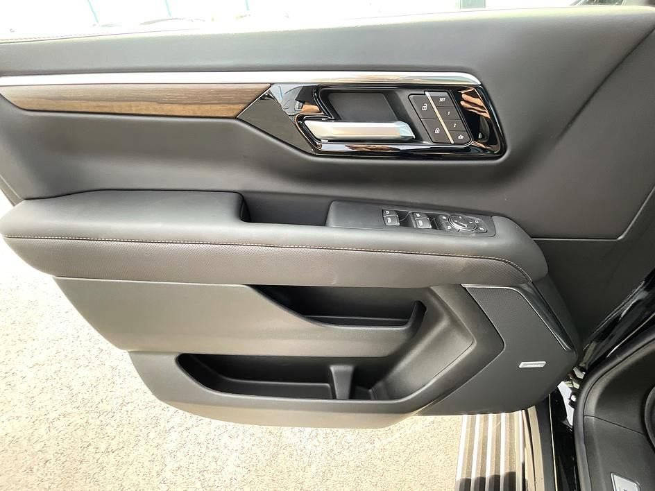 New 2026 Chevrolet Suburban High Country AWD/4WD image 21