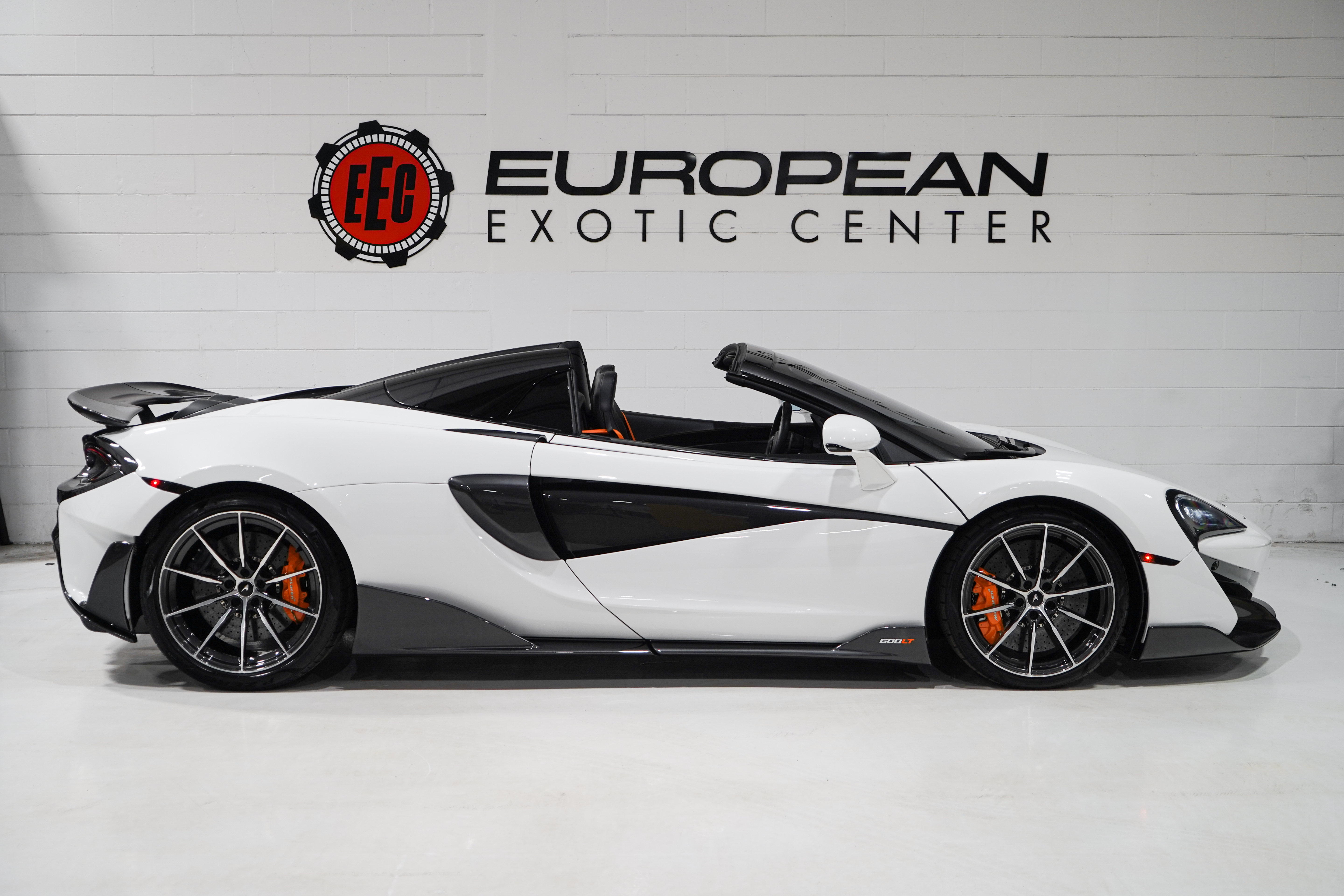 Used 2020 McLaren 600LT Spider RWD image 7