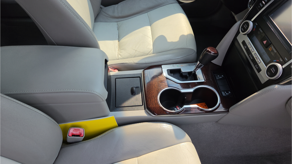 Used 2013 Toyota Camry XLE w/ Leather Pkg FWD image 50