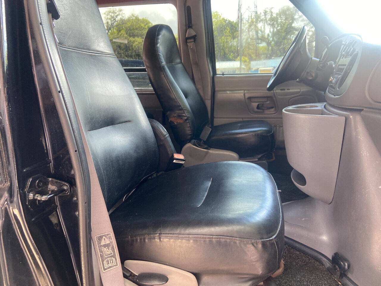 Used 1999 Ford E-250 and Econoline 250 Extended RWD image 8
