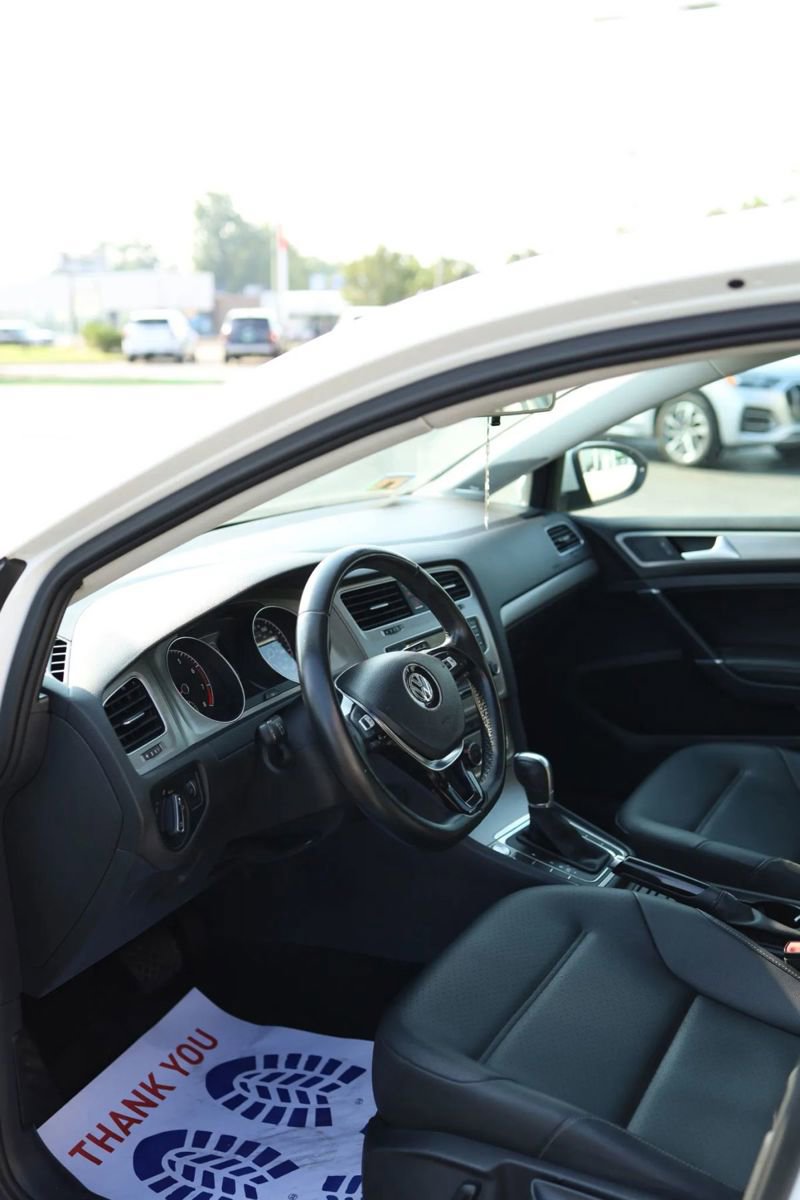 Used 2016 Volkswagen Golf SE image 23