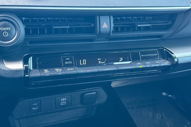 Certified 2025 Toyota Prius LE FWD image 25