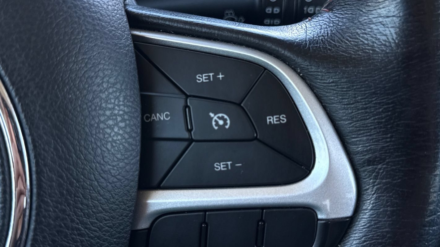 Used 2016 Jeep Renegade Trailhawk AWD/4WD image 34