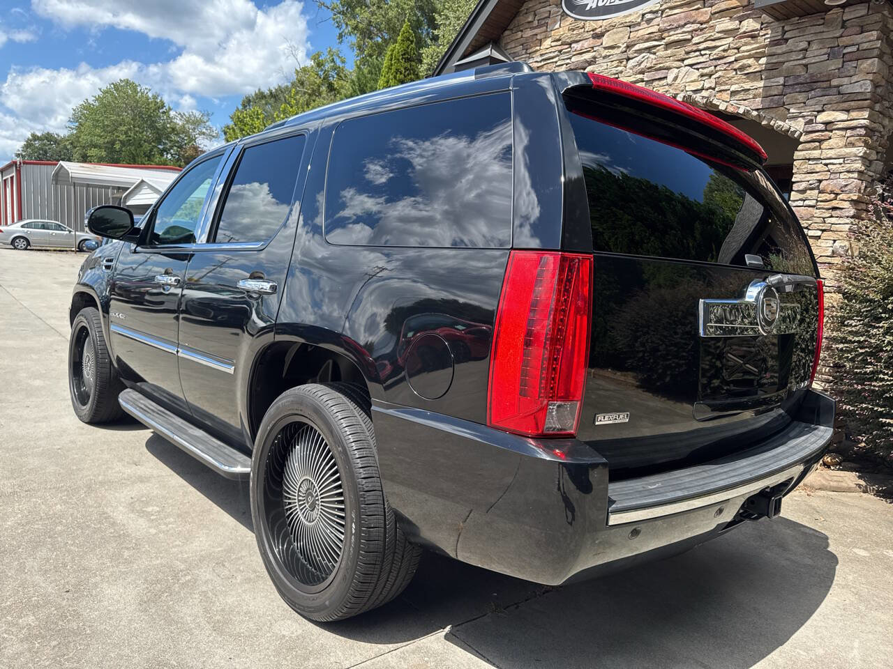 Used 2012 Cadillac Escalade Luxury image 4