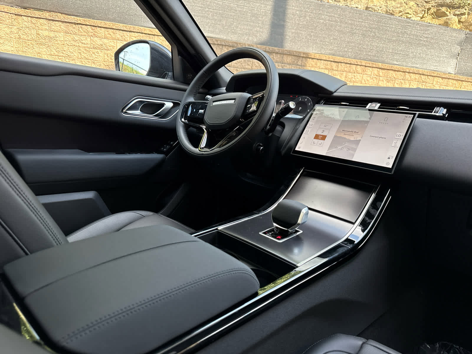 New 2026 Land Rover Range Rover Velar Dynamic SE image 10