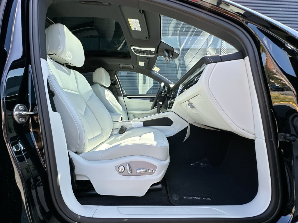 New 2026 Porsche Macan AWD/4WD image 30