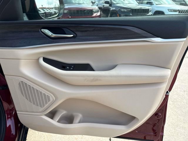 New 2025 Jeep Grand Cherokee L Limited w/ Luxury Tech Group II RWD image 29