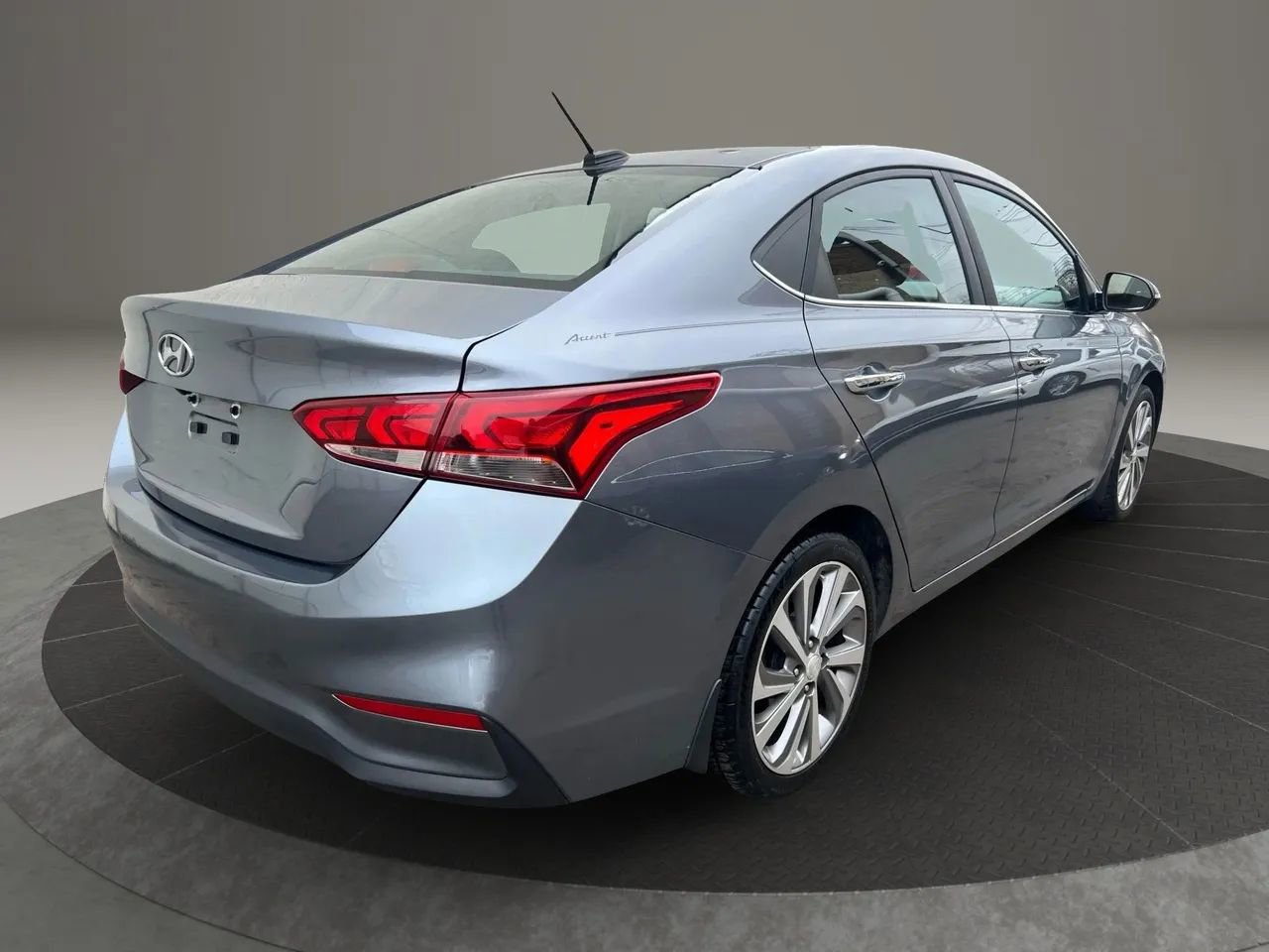 Used 2019 Hyundai Accent Limited image 5