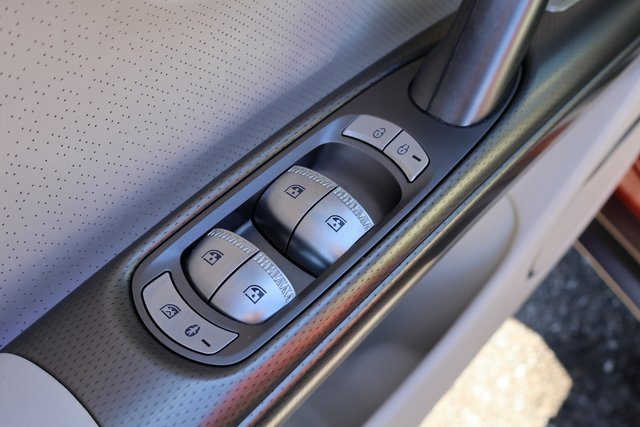 Used 2023 Genesis GV60 Advanced image 12