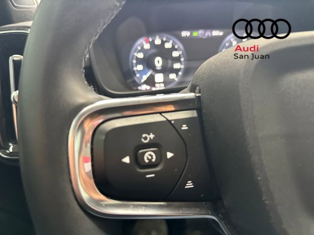 Used 2022 Volvo XC40 T4 R-Design w/ Advanced Package image 24