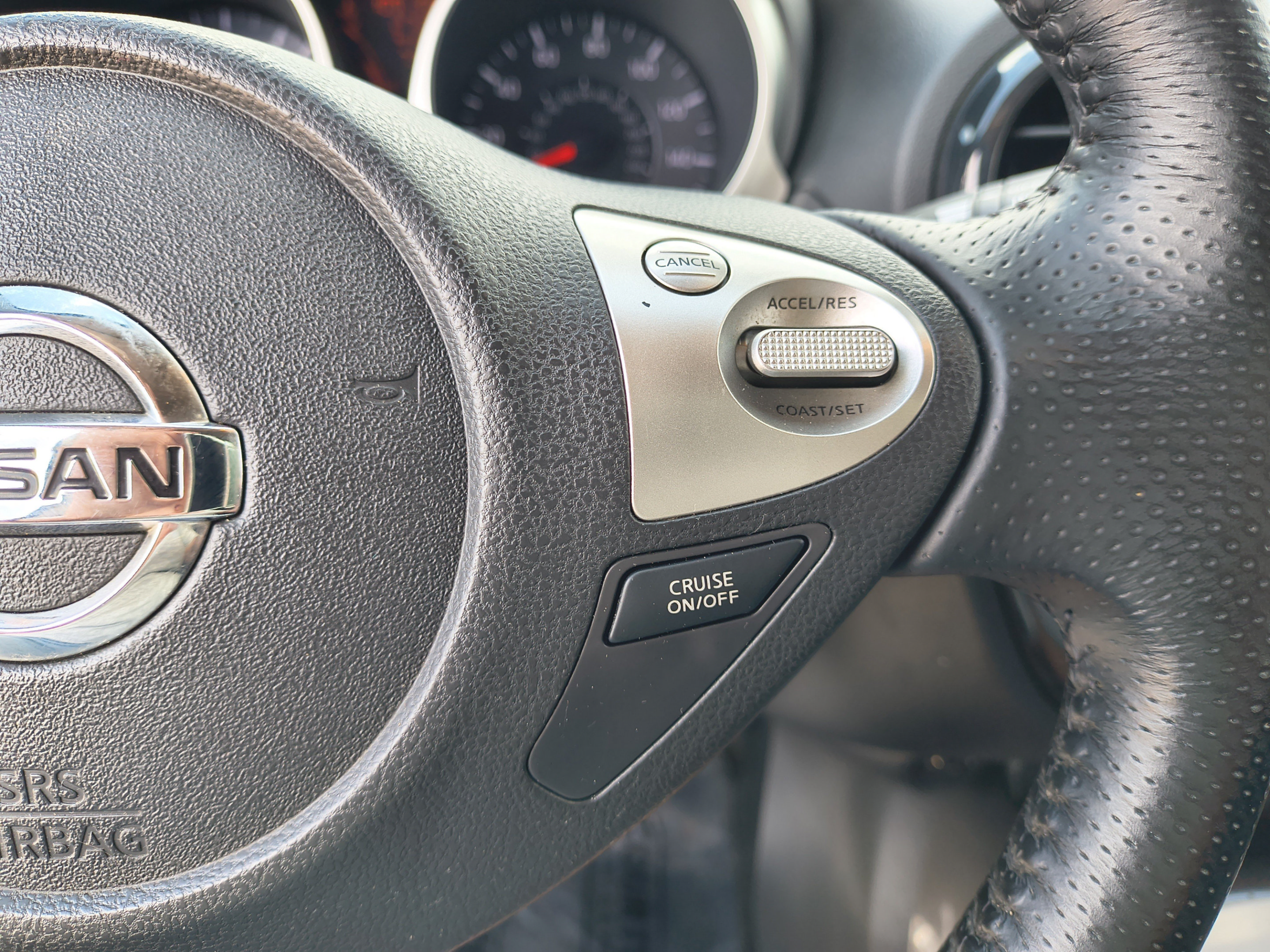 Used 2014 Nissan Juke SL FWD image 27