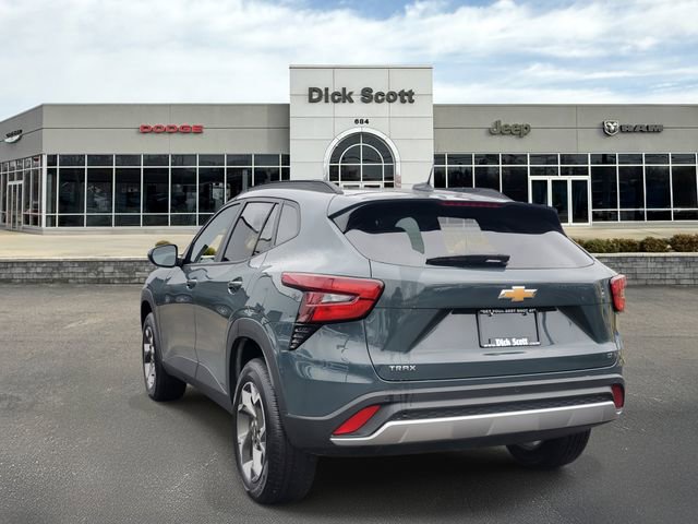 Used 2025 Chevrolet Trax LT w/ Driver Confidence Package image 3