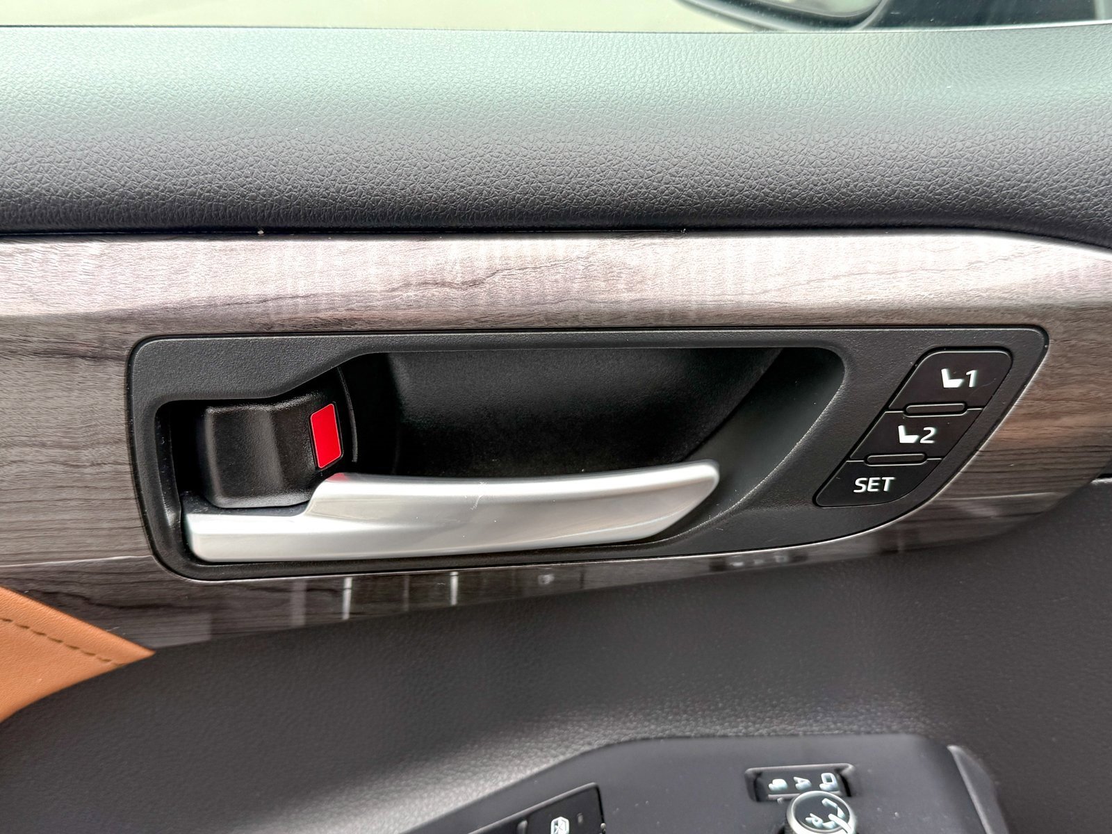 Used 2024 Toyota Highlander Platinum image 21