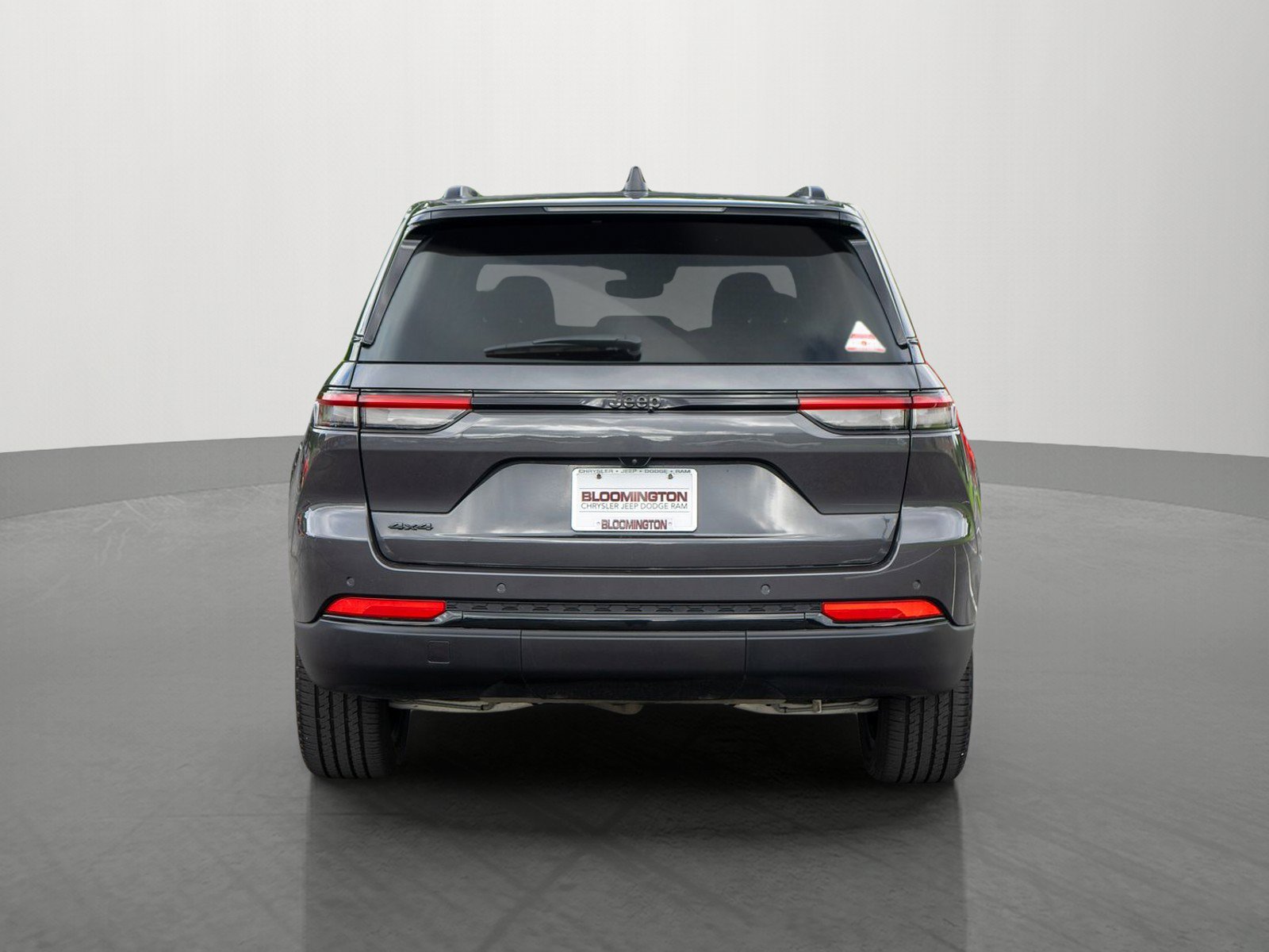 Used 2024 Jeep Grand Cherokee Altitude AWD/4WD image 6