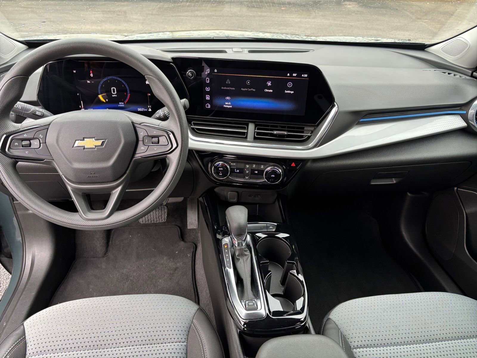 Used 2025 Chevrolet Trax LT image 27