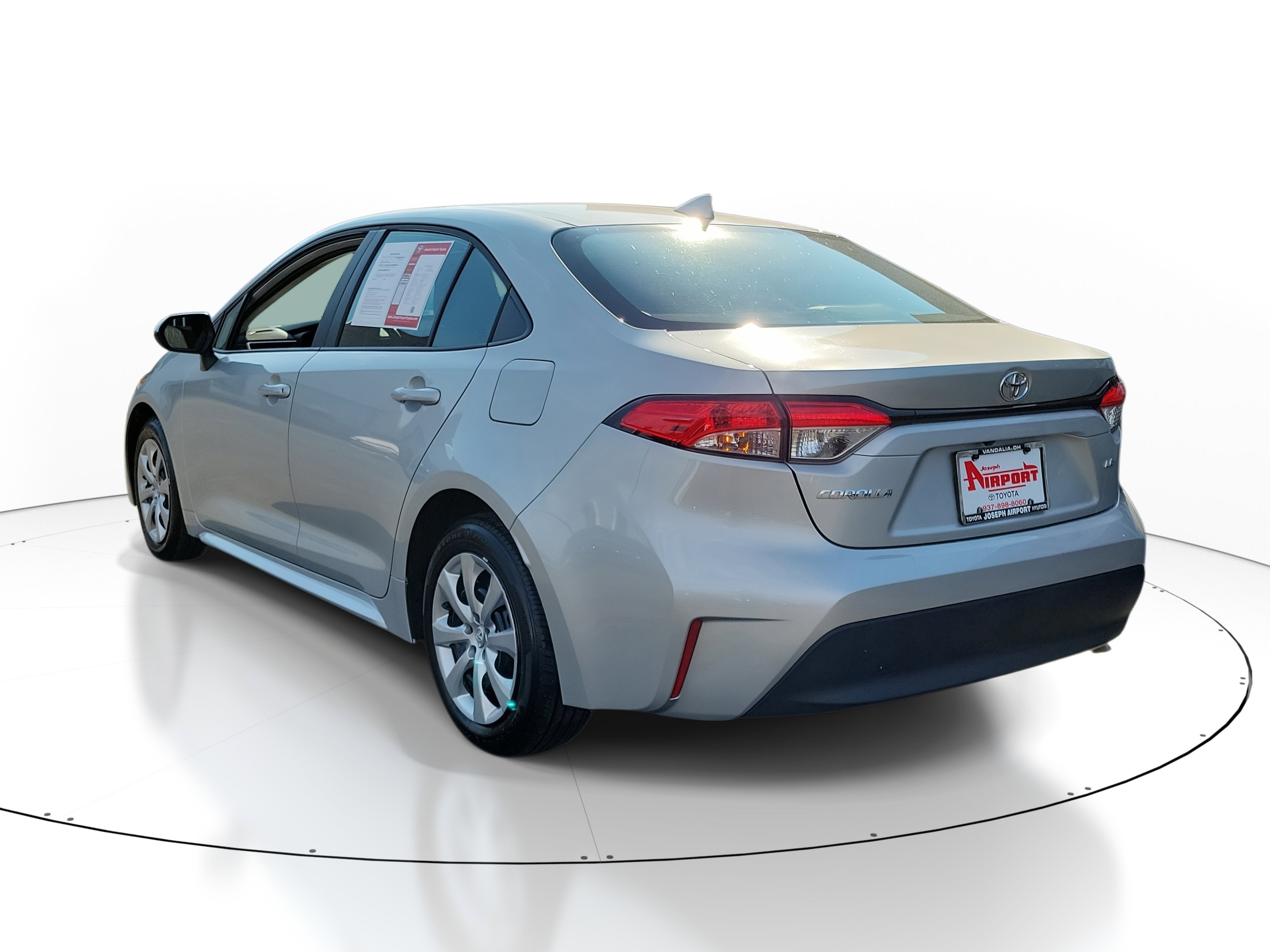 Used 2025 Toyota Corolla LE image 3