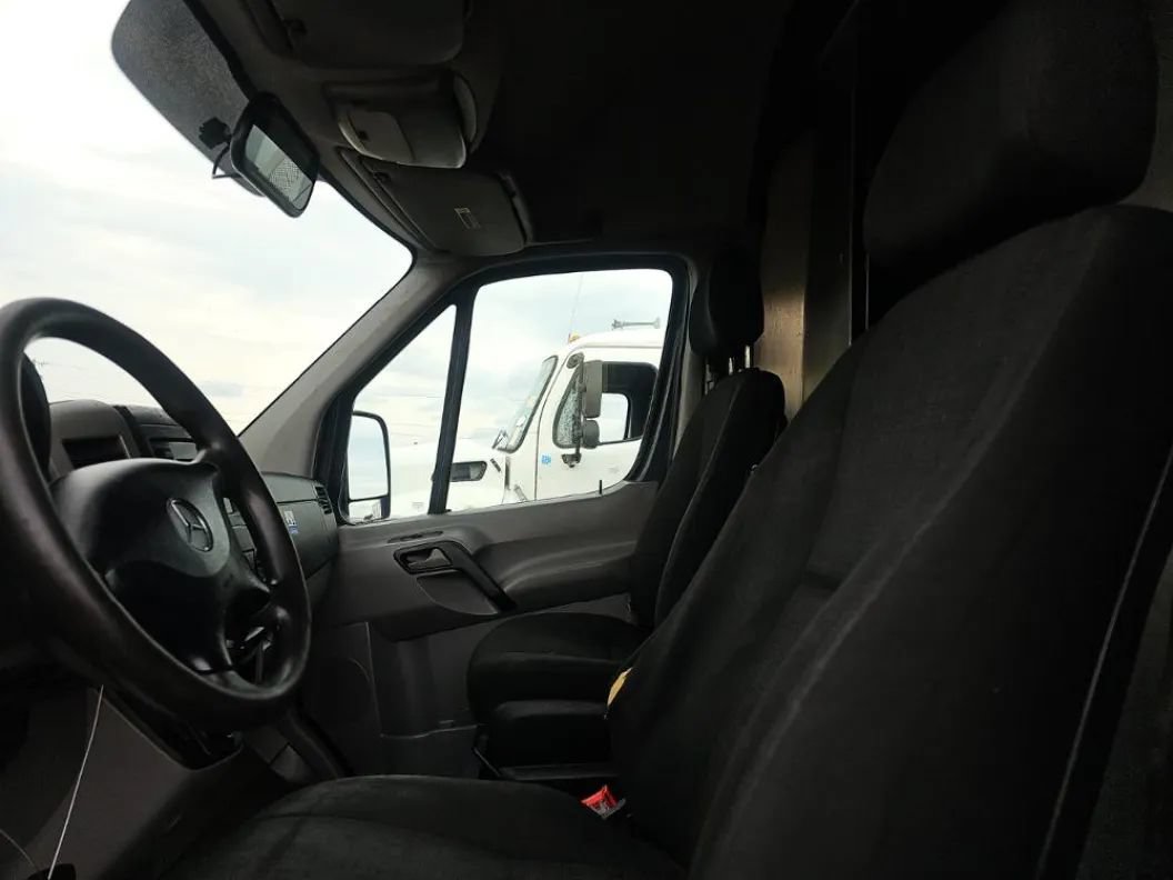 Used 2018 Mercedes-Benz Sprinter 2500 image 6