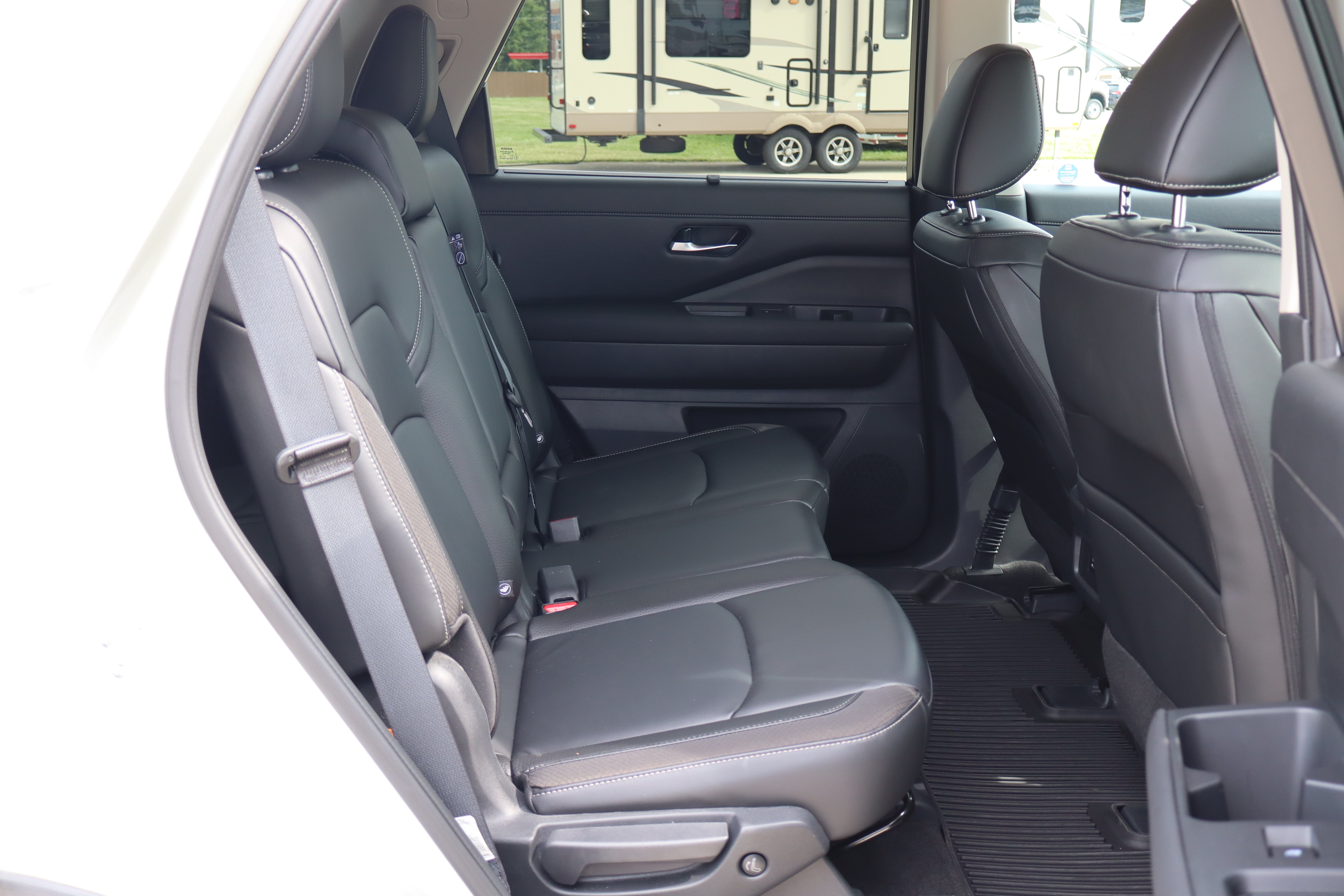 Used 2025 Nissan Pathfinder SL w/ Cargo Package AWD/4WD image 13