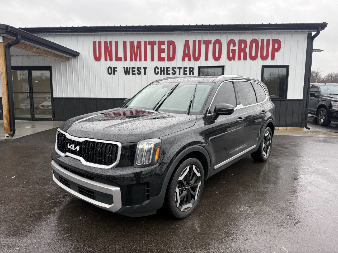 Used 2023 Kia Telluride EX w/ EX Captain's Chair Package image 1