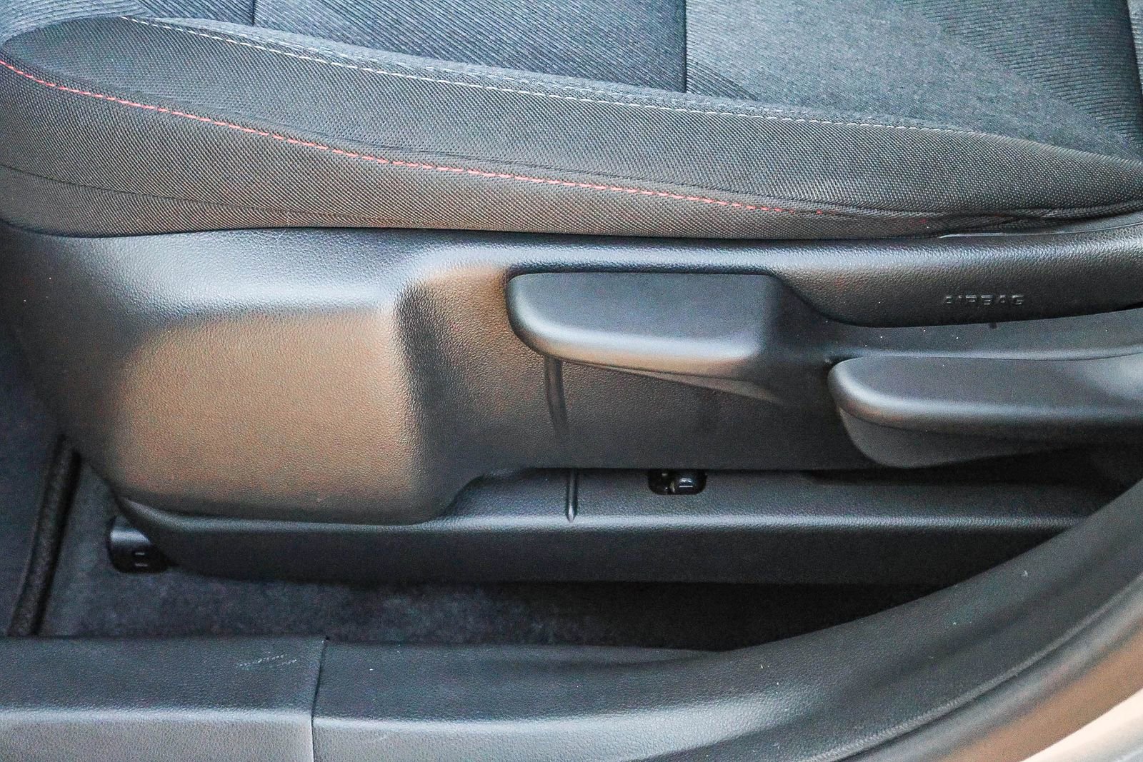 Used 2025 Chevrolet Trax RS image 30