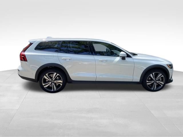 New 2026 Volvo V60 B5 Cross Country Plus w/ Protection Package Premier AWD/4WD image 8