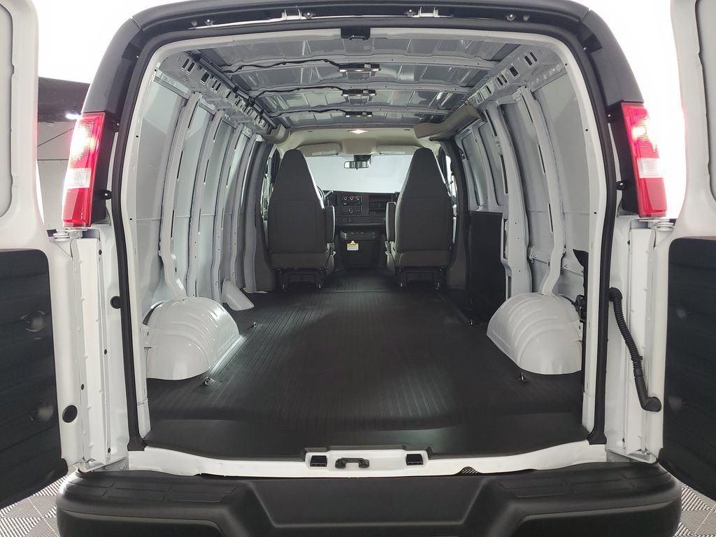New 2026 Chevrolet Express 2500 w/ Driver Convenience Package RWD image 30