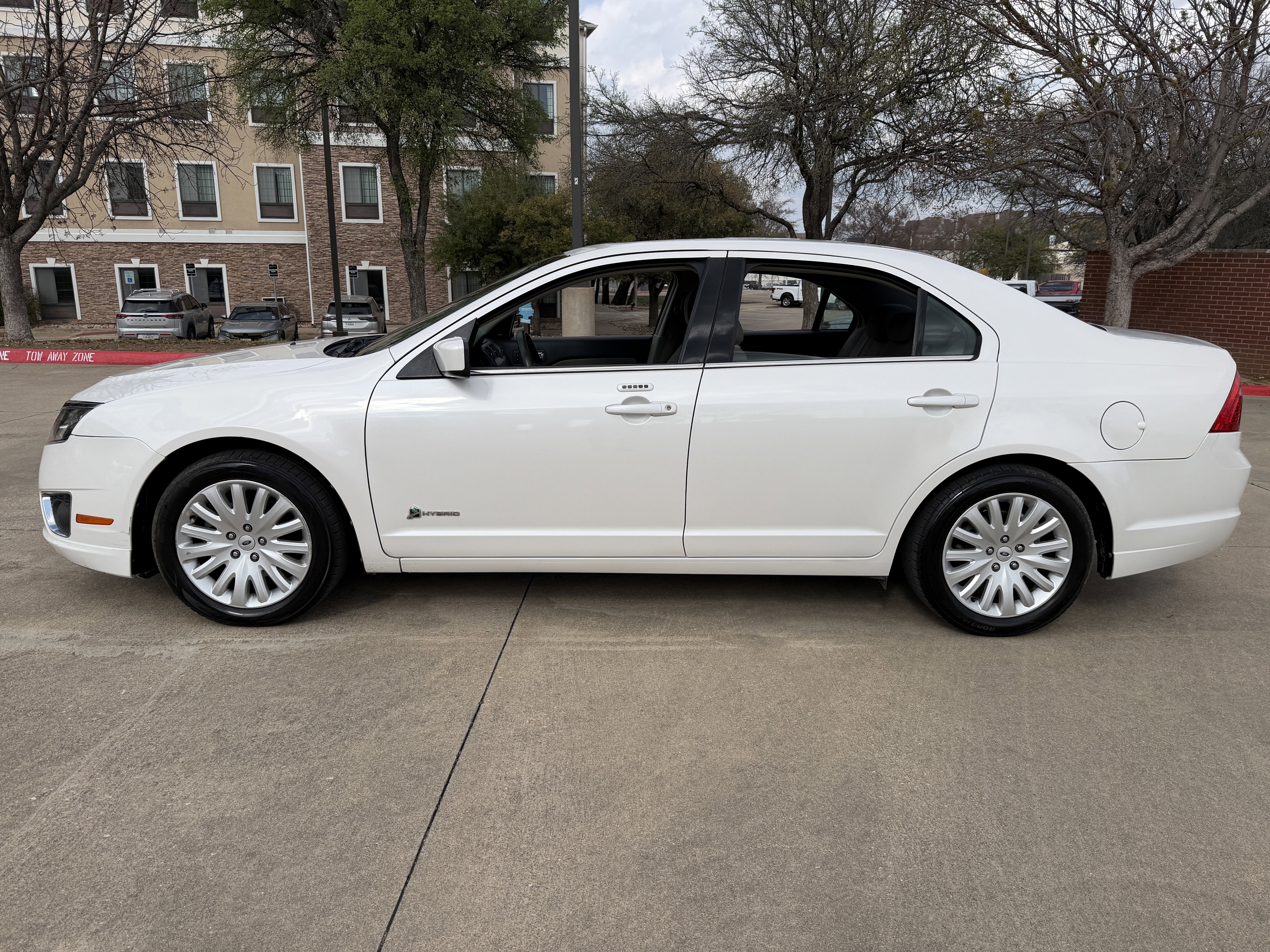Used 2010 Ford Fusion Hybrid image 4