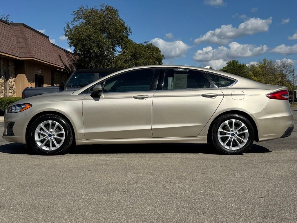 Used 2019 Ford Fusion SE FWD image 2