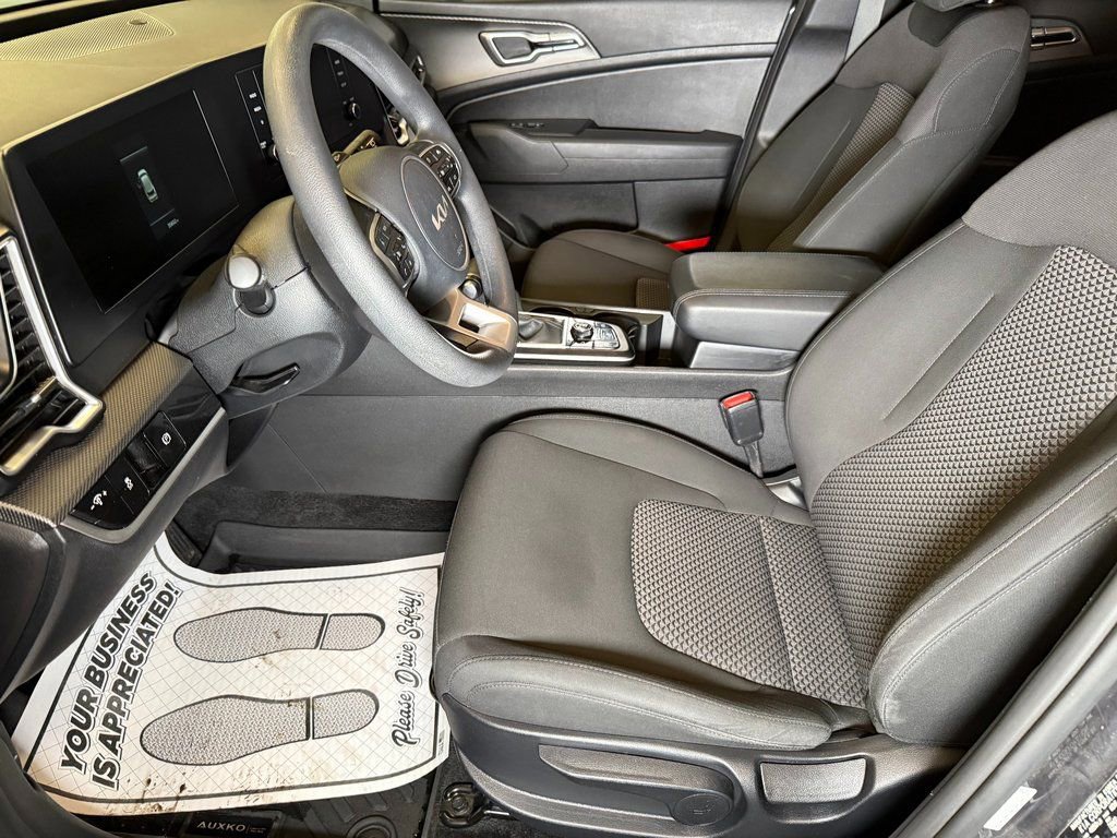 Used 2023 Kia Sportage LX image 18