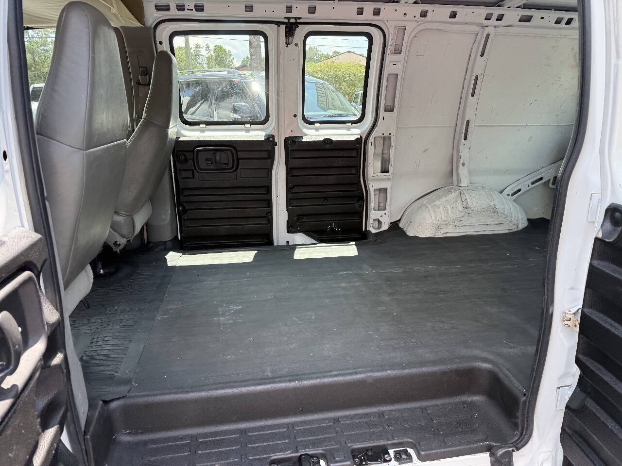 Used 2005 GMC Savana 1500 RWD image 14