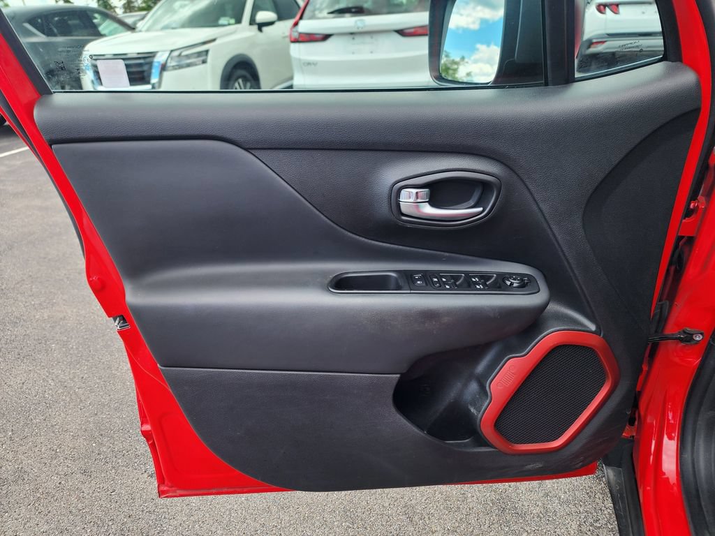 Used 2021 Jeep Renegade Trailhawk AWD/4WD image 18