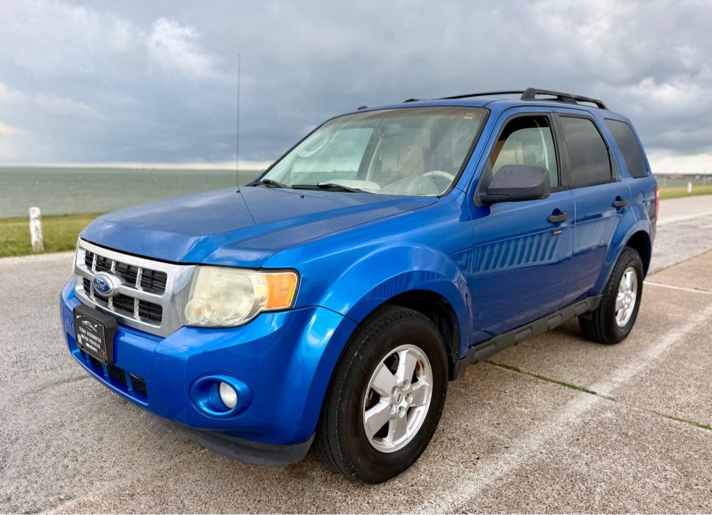Used 2011 Ford Escape XLT w/ 202A Rapid Spec Order Code FWD image 1