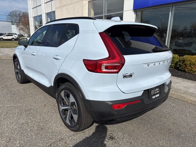Used 2025 Volvo XC40 B5 Plus AWD/4WD image 3