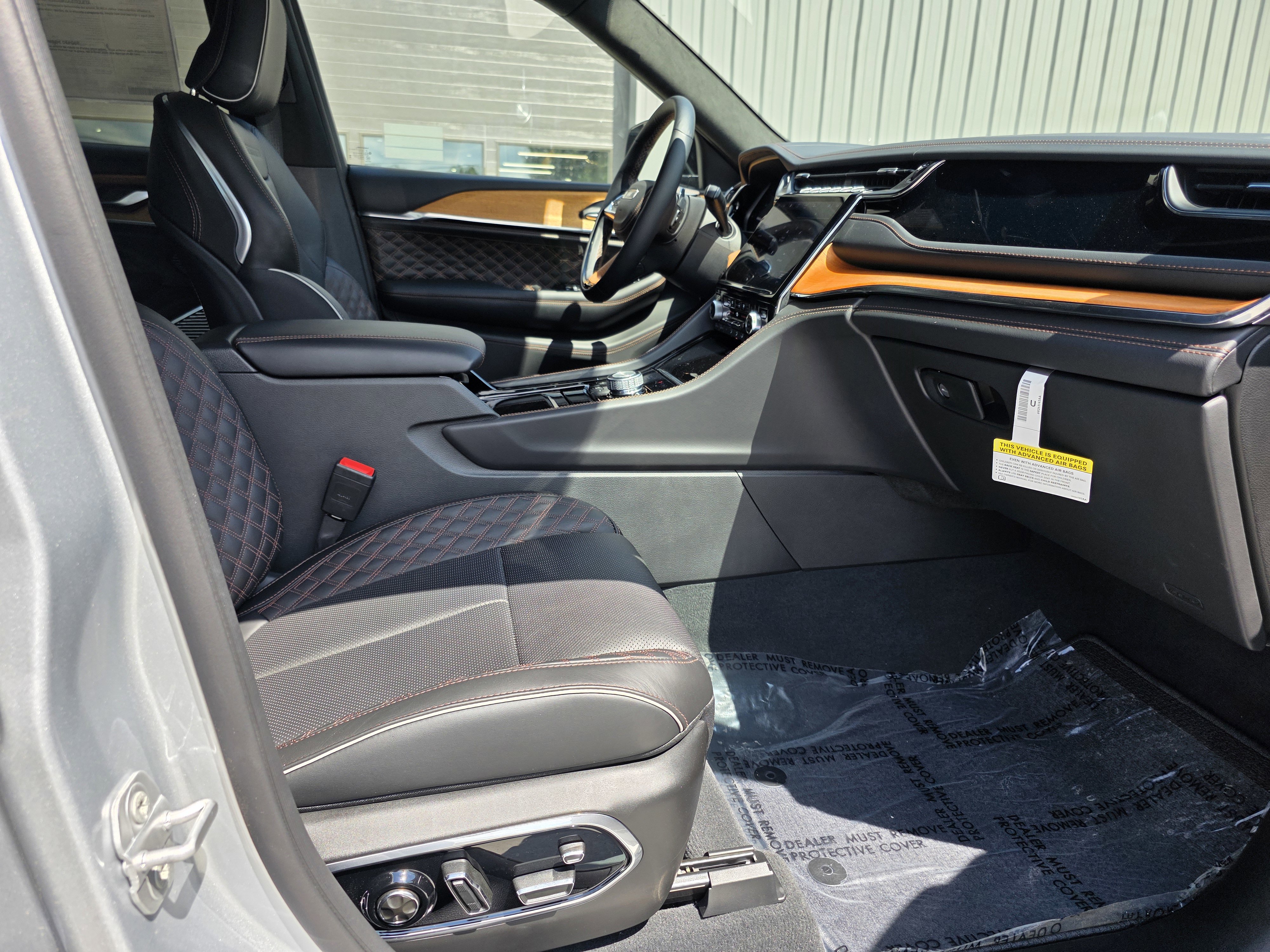 Used 2023 Jeep Grand Cherokee Summit image 16