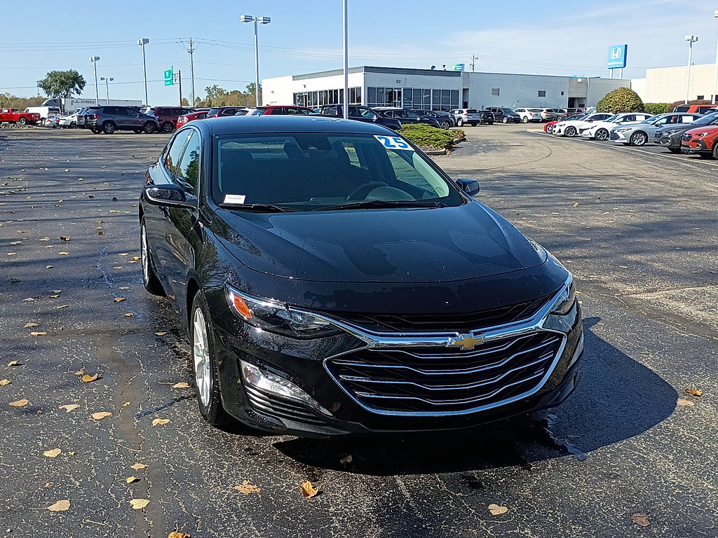 Used 2025 Chevrolet Malibu LT FWD image 1