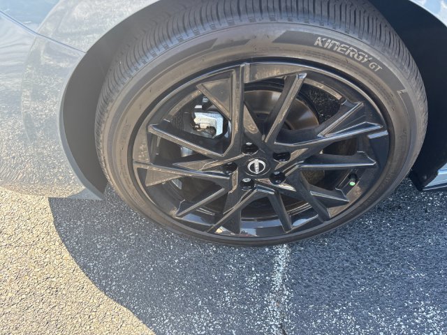 Certified 2025 Nissan Sentra SR w/ Midnight Edition FWD image 30