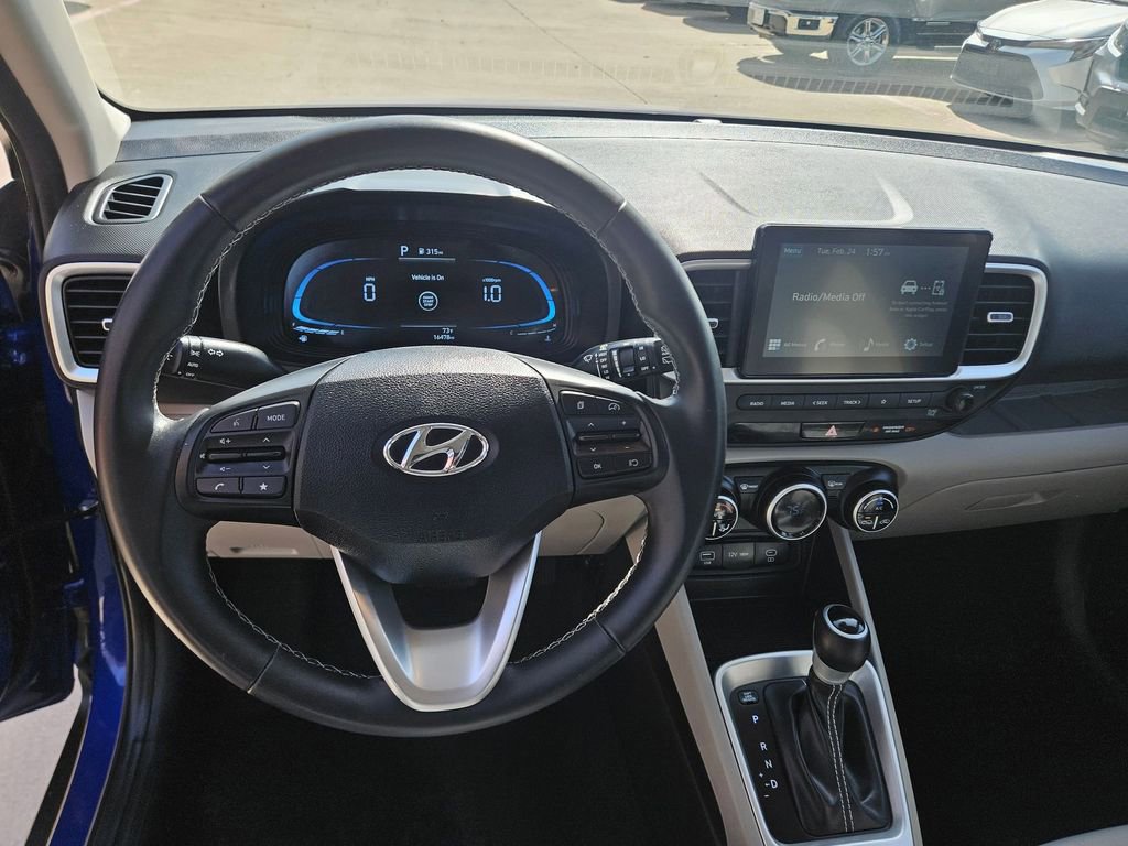 Used 2025 Hyundai Venue SEL image 17