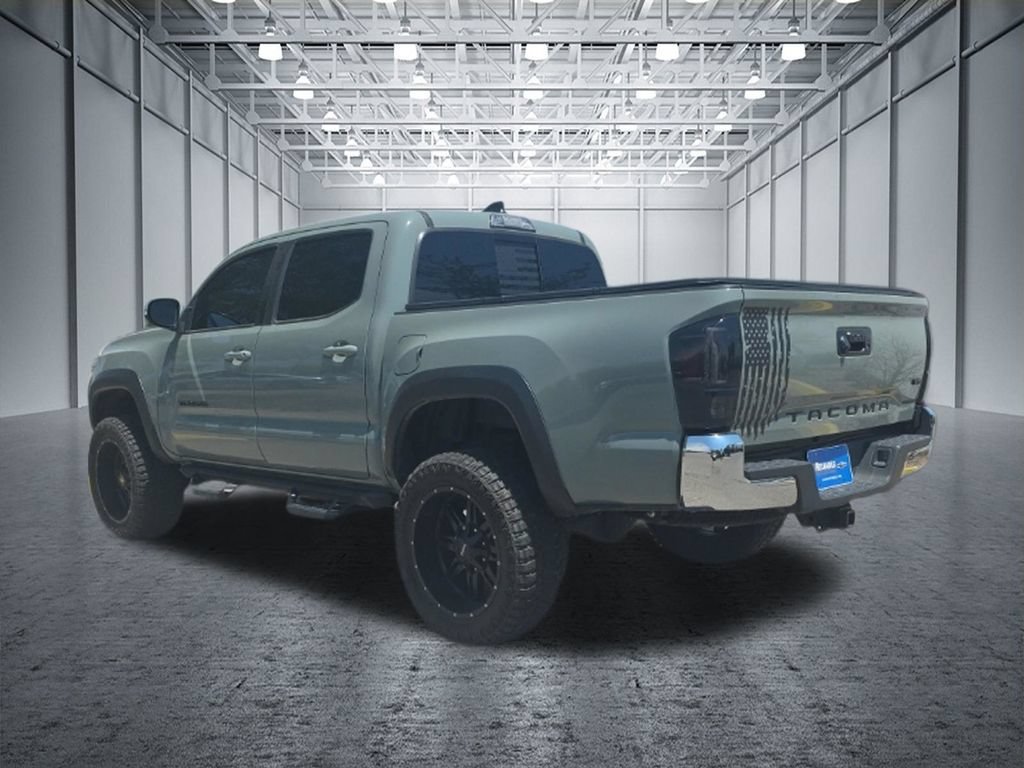 Used 2022 Toyota Tacoma TRD Off-Road w/ Black Out Package (TMS) AWD/4WD image 4