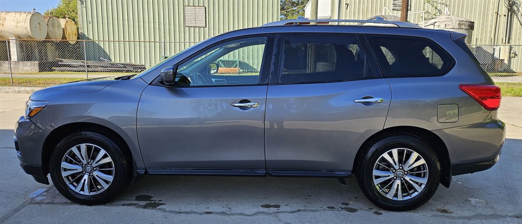 Used 2019 Nissan Pathfinder S image 2