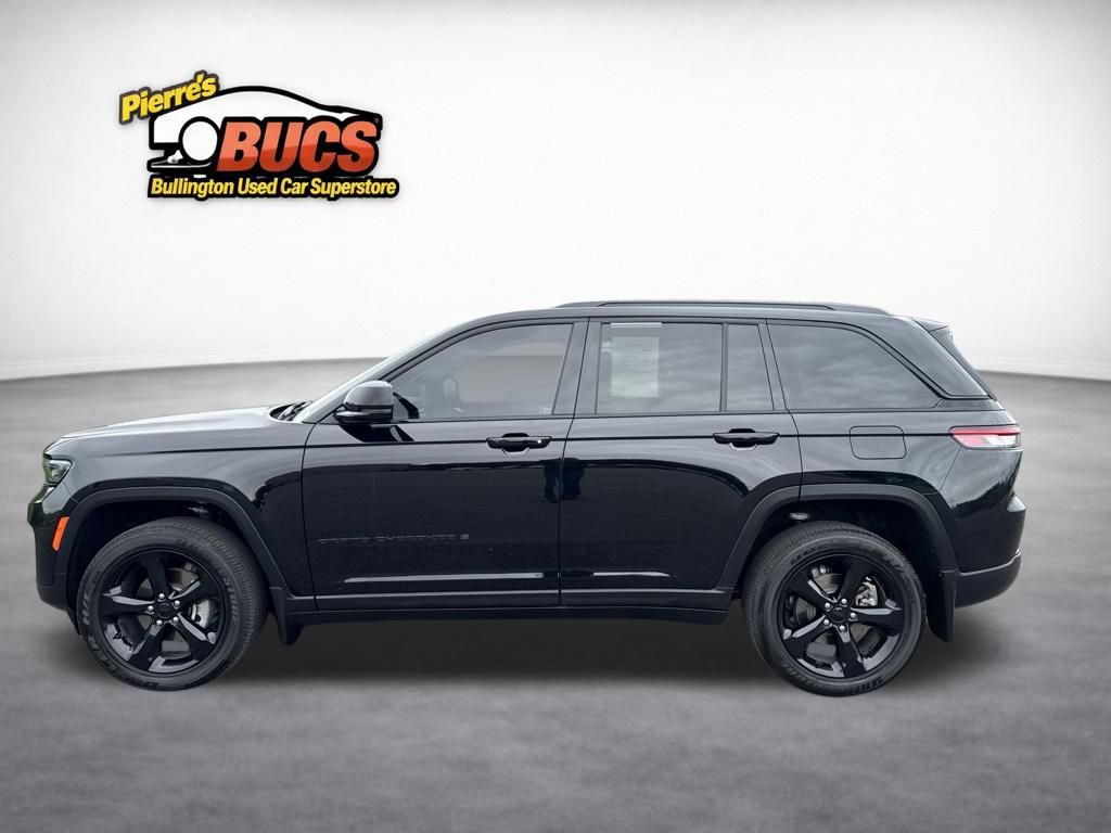 Used 2025 Jeep Grand Cherokee Altitude AWD/4WD image 2